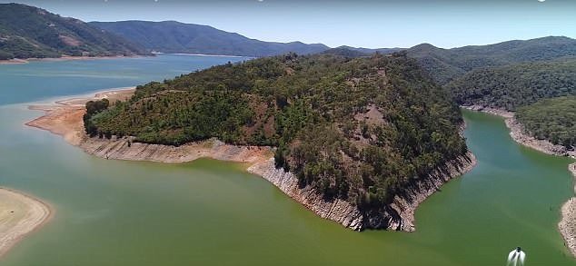 Fotografija: Otok na jezeru v Novem Južnem Walesu