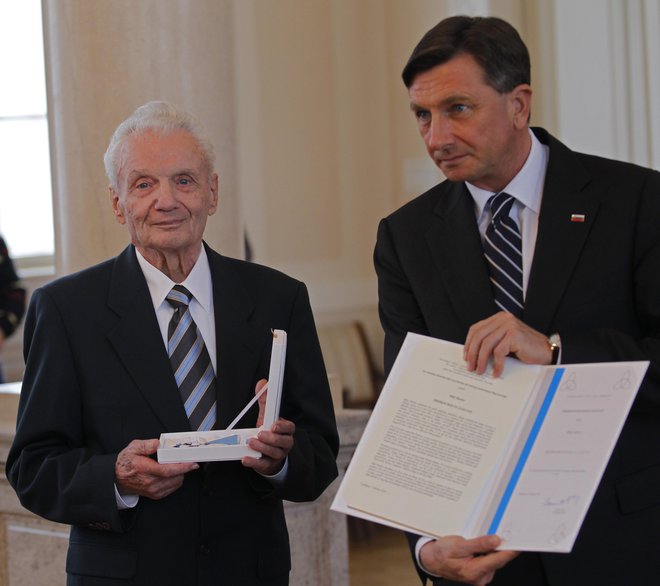 Leta 2014 je iz rok predsednika Boruta Pahorja prejel srebrni red za zasluge. FOTO: Tomi Lombar