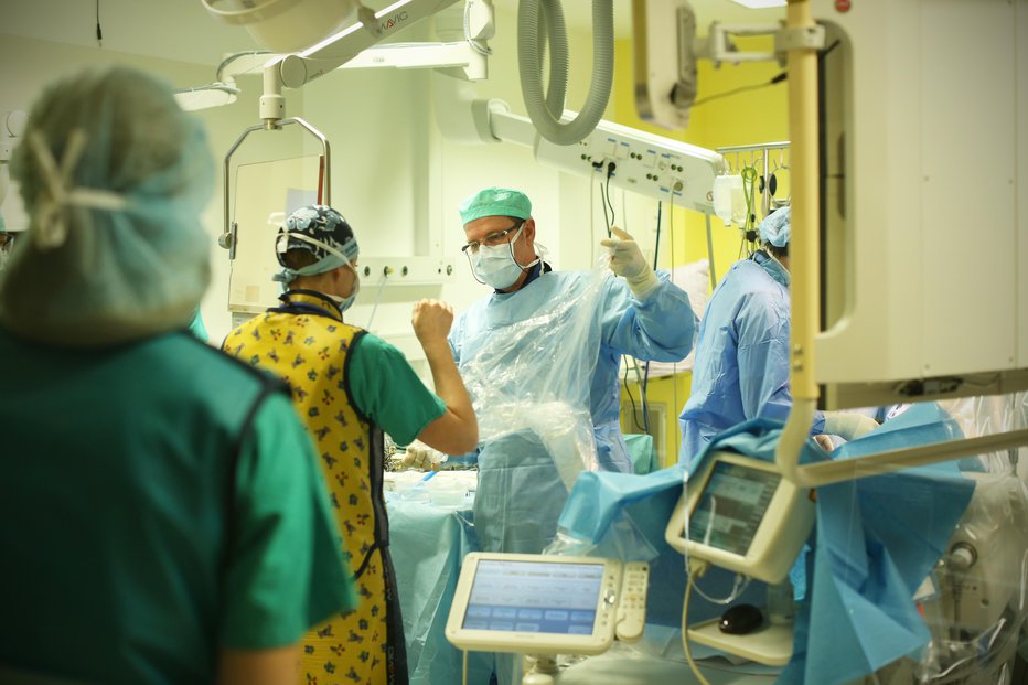 Fotografija: Operacija na kliničnem oddeleku za kardiologijo v UKC Ljubljana, Slovenija, 3. decembra 2014. FOTO: Jure Eržen, Delo
