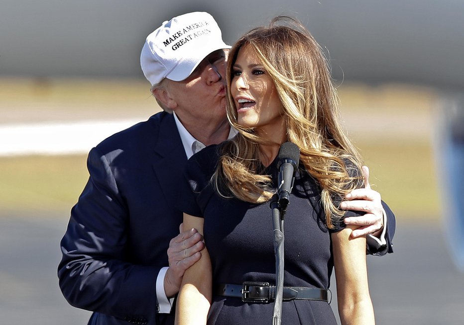 Fotografija: Melania in Donald Trump. FOTO: AP