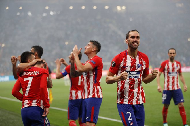 Atletico Madrid se veseli naslova v evropski ligi. FOTO: Gonzalo Fuentes, Reuters