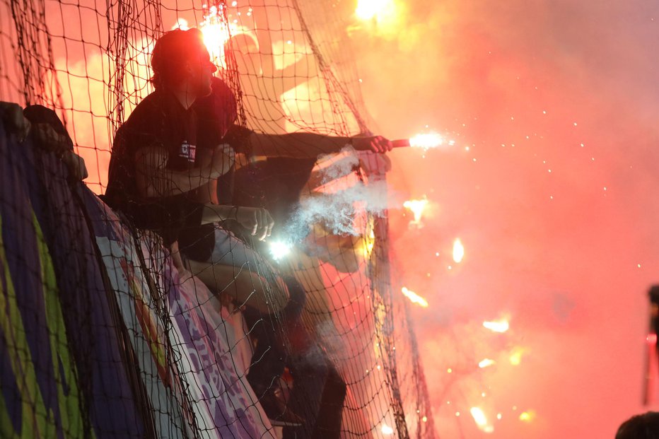 Fotografija: Na stadionu Ljudski vrt so razgreti navijači povzročili nemalo preglavic. FOTO: Mediaspeed.net