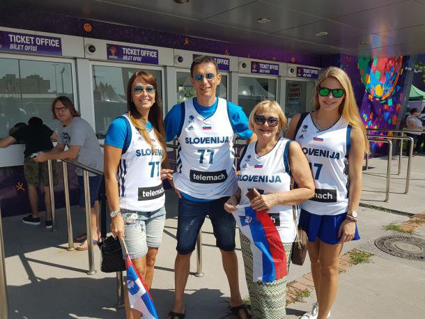 Fotografija: Mirjam, Boris, babica Milena in Lukovo dekle Anamaria na evropskem prvenstvu lani FOTO: Drago Perko