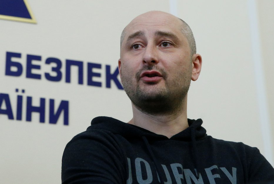 Fotografija: Arkadij Babčenko se je pojavil na novinarski konferenci. FOTO: Reuters