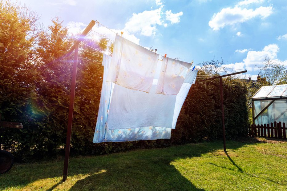 Fotografija: Tako preredko pranje kot tudi premočan detergent vašim rjuham krajšata življenjsko dobo. FOTO: Thinkstock