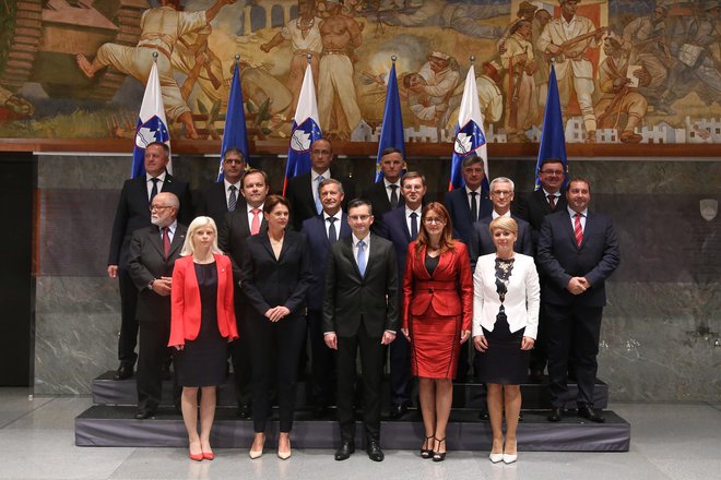 Prva uradna fotografija nove vlade. FOTO: Leon Vidic, Delo