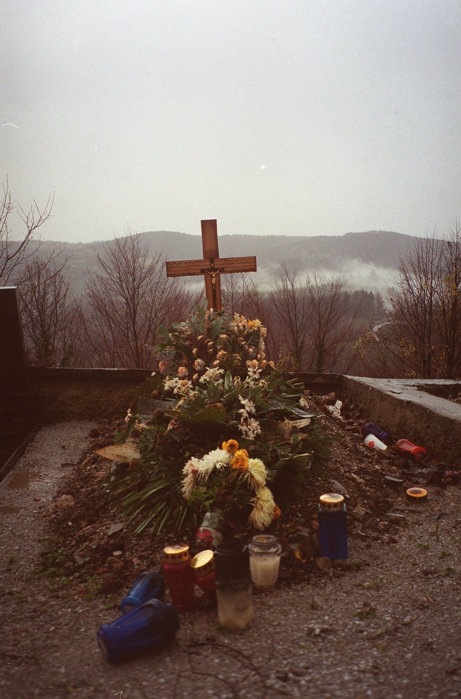 Fotografija: Anton Rozina počiva v grobu pri cerkvi na Gradišču. FOTOGRAFIJE: VOJKO ZAKRAJŠEK