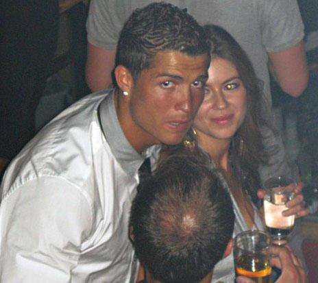 Ronaldo in Kathryn sta se spoznala v nočnem klubu Rain, kjer je tedaj delala.