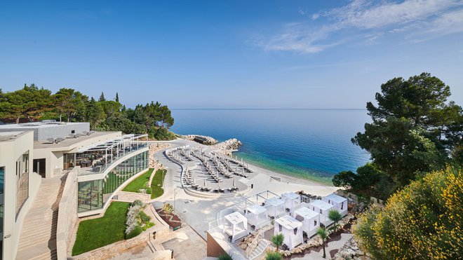 MK Group je letos junija v svojem savudrijskem letovišču Kempinski hotel Adriatic odprl najbolj luksuzno plažo v regiji FOTO: MK Group