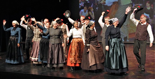 Na večeru pesmi in plesa se je predstavilo več folklornih skupin, tudi Oštarija DU iz Bočne.