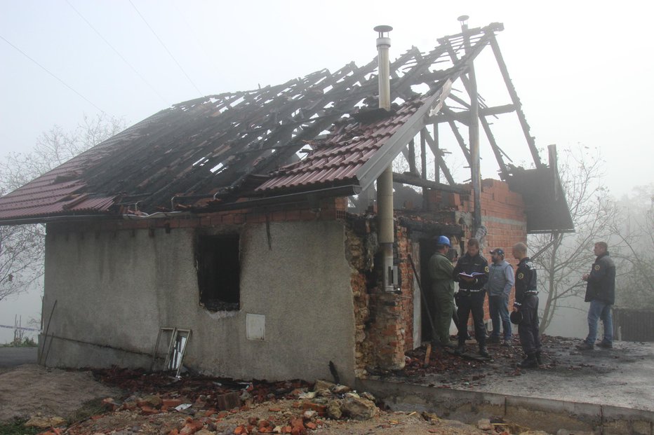Fotografija: Hiša je uničena. FOTO: Tanja Jakše Gazvoda