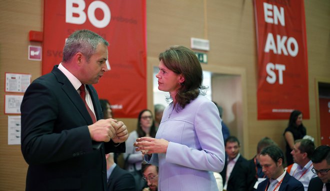 Kongresa SD se je udeležila tudi predsednica stranke Sab Alenka Bratušek. FOTO: Blaž Samec, Delo