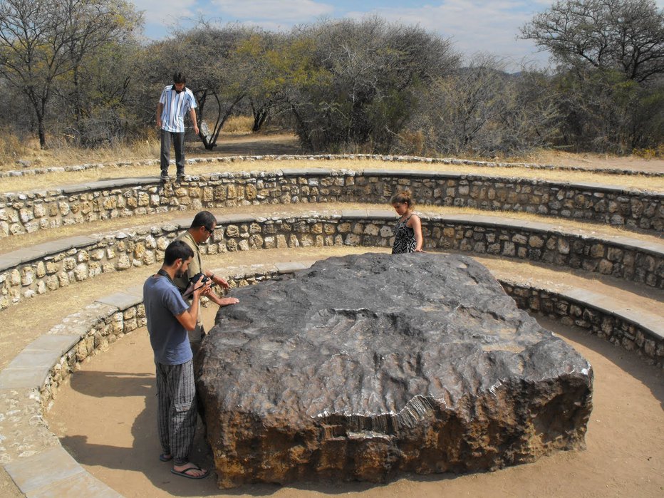 Fotografija: Največji meteorit je v Namibiji.