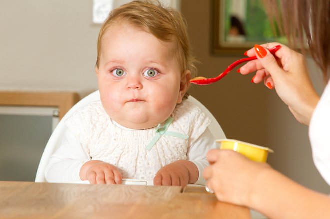 Tudi med otroki je še vedno veliko tistih, ki so prekomerno hranjeni. FOTO: Getty Images/istockphoto