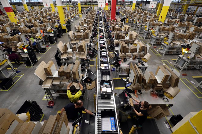 Delovne razmere v Amazonovih skladiščih FOTO: REUTERS