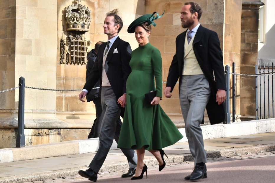 Fotografija: Kljub visoki nosečnosti je Pippa Middleton za petkovo poroko princese Eugenie obula pete, le nekaj dni zatem pa je rodila. FOTO: Guliver/Getty Images