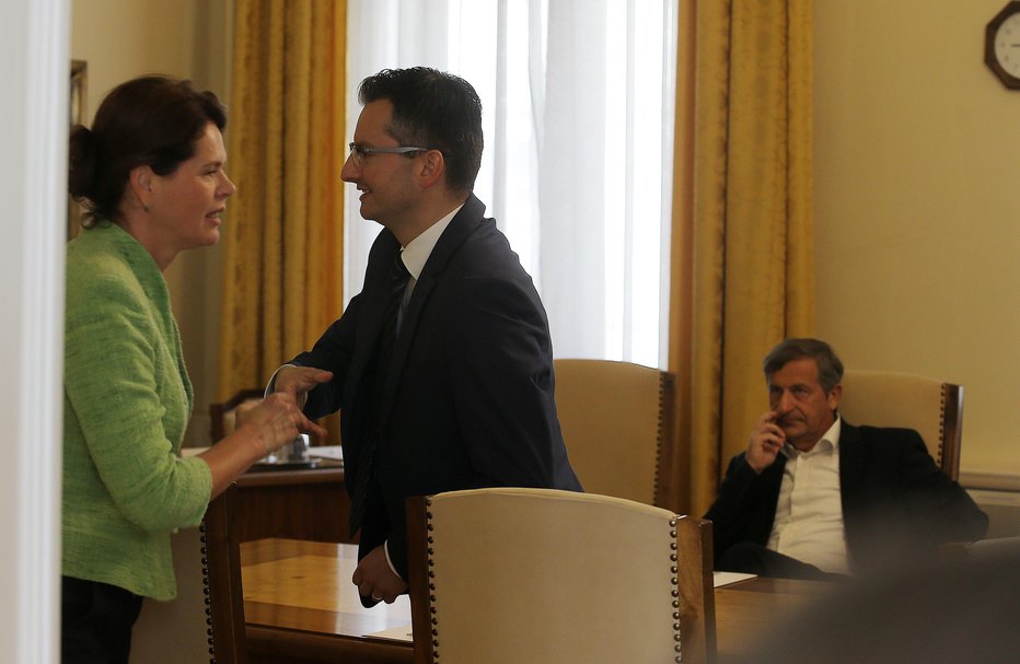 Fotografija: Ministrica Alenka Bratušek in premier Marjan Šarec. FOTO: Jože Suhadolnik, Delo