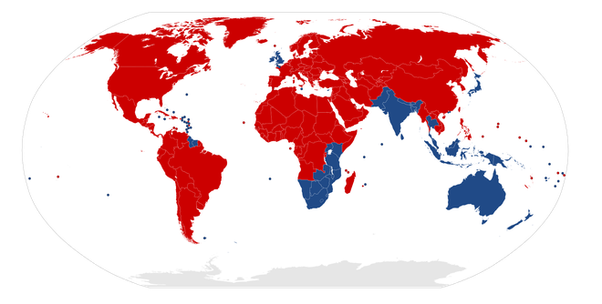 Države, kjer vozijo po levi, so označene z modro barvo. FOTO: Wikimedia Commons