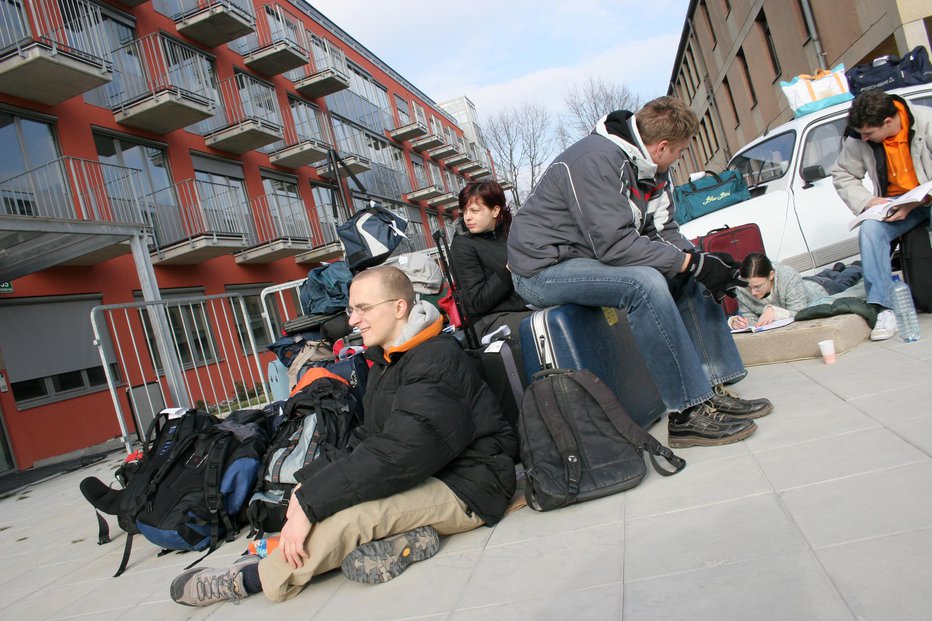 Fotografija: V Ljubljani je zdaj kar 1431 študentov brezdomcev, ki čakajo na vselitev. Foto: Damjan Žibert