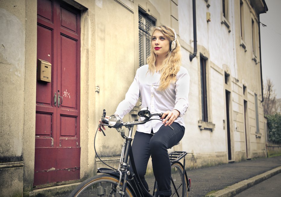 Fotografija: Vožnja na kolesu s sredstvi, ki zmanjšajo zaznavanje, se kaznuje. FOTO: Getty Images, Istockphoto