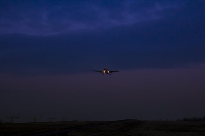 Kar šest potniških letal je spremljalo nenavadne luči. FOTO: Guliver/Getty Images