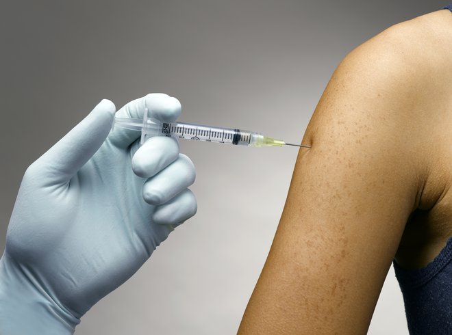 Zaščita pred gripo je cepljenje. FOTO: Getty Images