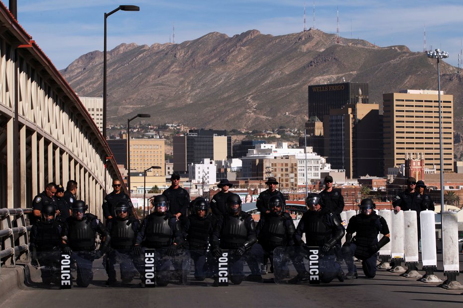 Fotografija: Varovanje meje. FOTO: Jose Luis Gonzalez, Reuters