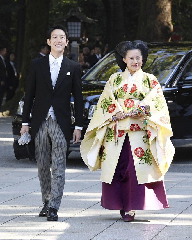 Princesa Ajako in Kei Morija sta se poročila v tokijskem templju. Foto: AP