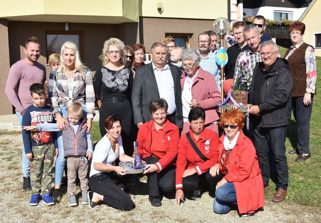 Kristininim najbližjim sta se pridružili še delegaciji občine Radenci in KO RK.