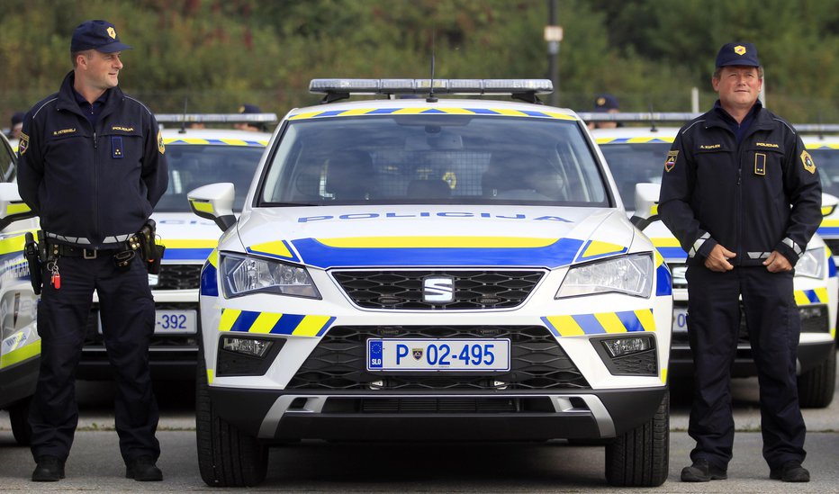 Fotografija: Policija obravnava več primerov, ko so se neznanci izživljali nad vozili. FOTO: Roman Šipić, Delo