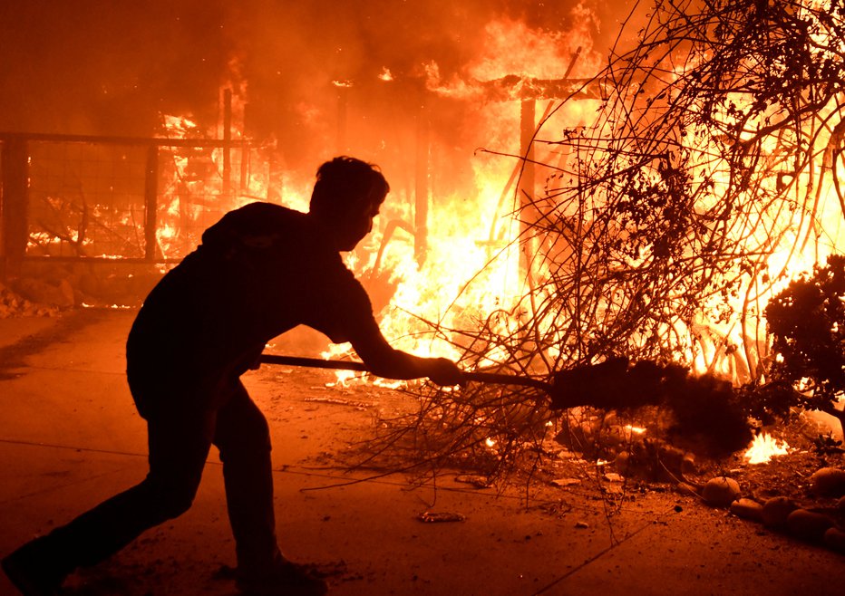 Fotografija: Požari so eni najhujših v zgodovini Kalifornije. FOTO: Reuters