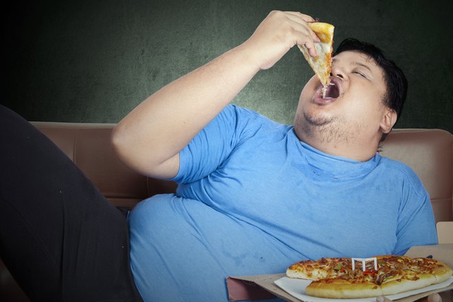 Nezdrava prehrana in premalo gibanja lahko vodita v diabetes. FOTO: Shutterstock