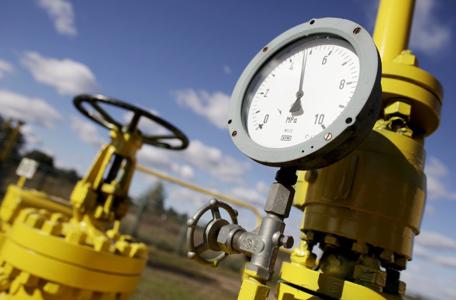 Fotografija: A pressure gauge is pictured at a Gaz-System gas compressor station in Rembelszczyzna outside Warsaw October 13, 2010. Polish and Russian negotiators will meet again on Sunday in Moscow for talks aimed at securing full gas supplies for Poland. REUTERS/Kacper Pempel (POLAND - Tags: ENERGY POLITICS)