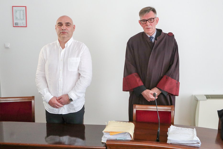 Fotografija: Miro Kolenc in njegov zagovornik Boris Grobelnik sta bila za sodišče dovolj prepričljiva. FOTO: Marko Feist