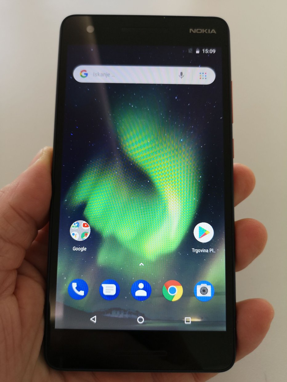 Fotografija: Nokia 2.1 se ponaša z androidom go in velikim zaslonom. FOTO: Staš Ivanc