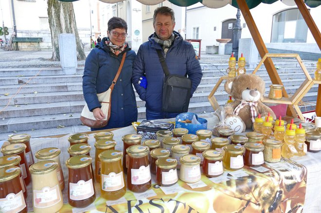Mirjana in Franc Vinko iz Petišovcev sta navdušena čebelarja.