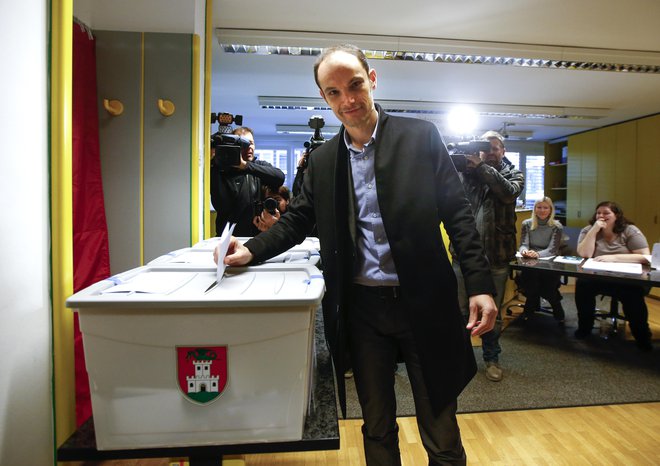 Anže Logar je svoj glas oddal na volišču za Bežigradom. FOTO: Matej Družnik, Delo