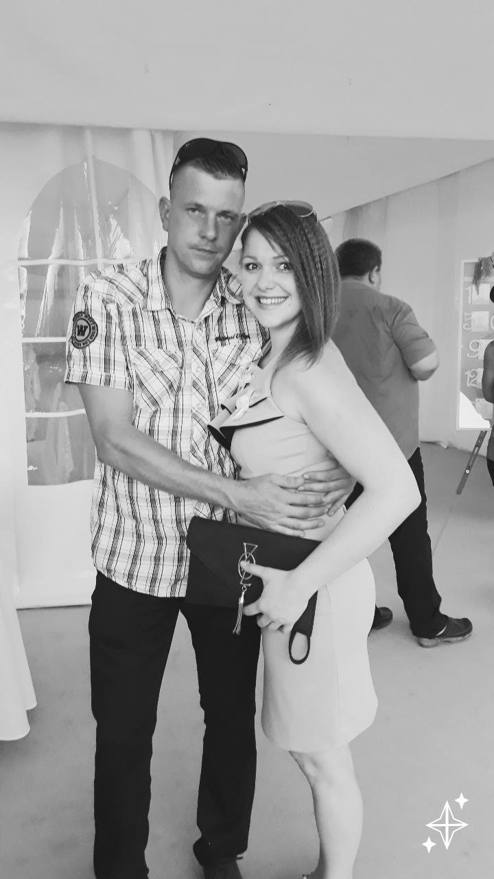 Fotografija: Metuljčki v trebuhu niso prenehali, Nina in Andrej opišeta trenutek, ko sta se prvič videla.