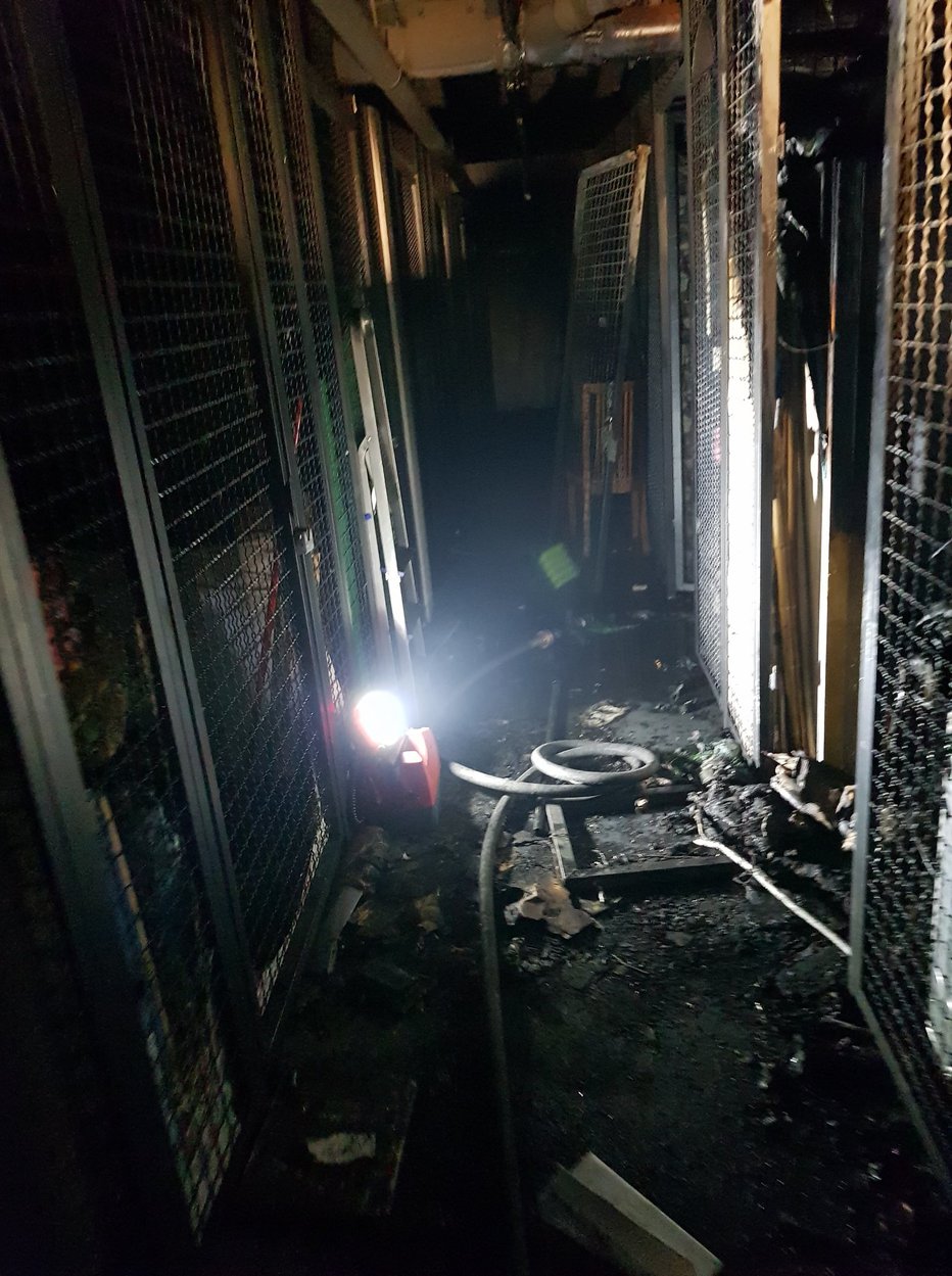 Fotografija: Zagorelo je v kletnih prostorih stanovanjskega bloka. FOTO: PGD Izola