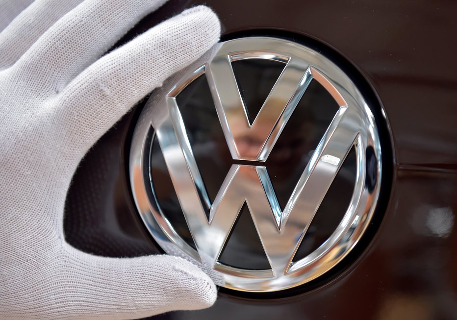 Fotografija: Škandal s prirejanjem vrednsoti izpustov je Volkswagen drago stal. FOTO: Reuters