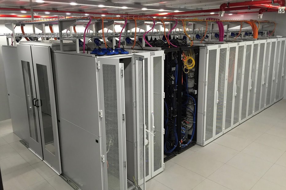 Fotografija: Sodobna informatika je tesno povezana z računalništvom, zato bo Izum do leta 2020 dobil prvi superračunalnik v tem delu Slovenije. FOTO: IZUM