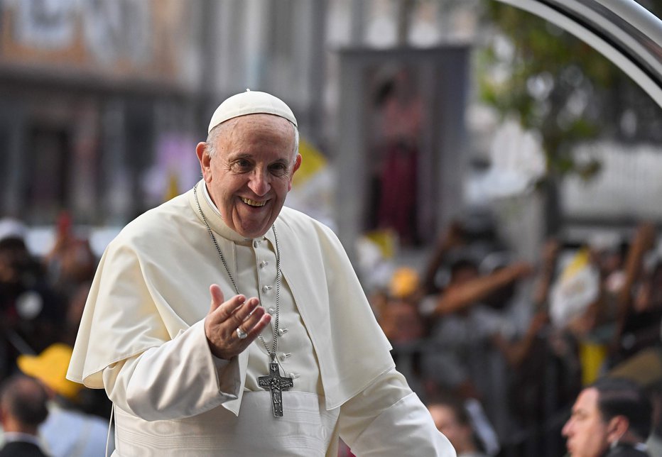 Fotografija: Papež Frančišek je prepričan, da prevod ni ustrezen. FOTO: AFP