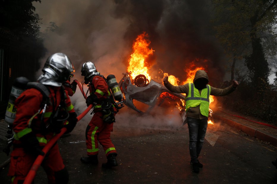Fotografija: Spopad s policijo. FOTO: Stephane Mahe, Reuters