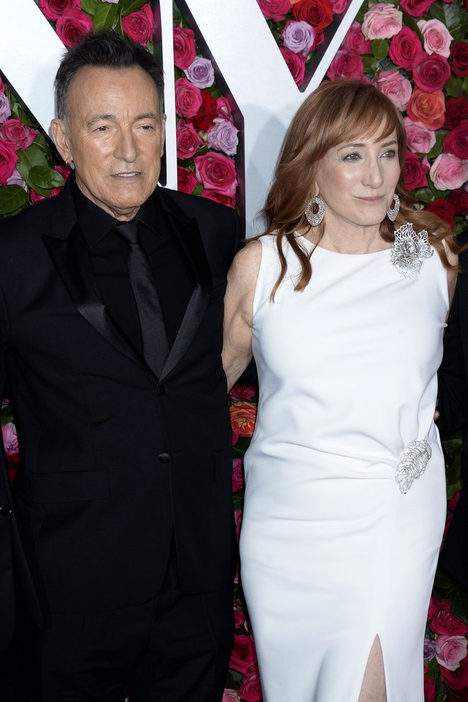 Bruce Springsteen in njegova žena Patti Scialfa, ki se mu pridruži na odru. FOTO: Guliver/cover Images