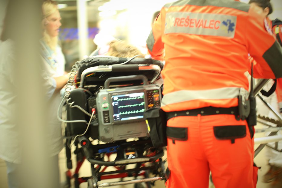 Fotografija: Defibrilatorji rešujejo življenja. FOTO: Jure Eržen, Delo
