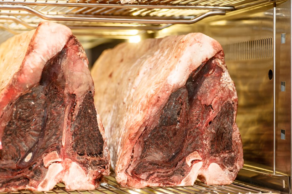 Fotografija: Starano meso se zmehča ter spremeni barvo in okus.