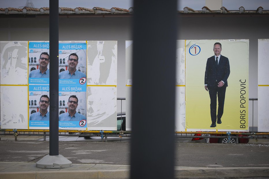 Fotografija: Dramatičen volilni izid v Kopru s samo sedmimi glasovi razlike. FOTO: Jože Suhadolnik, Delo