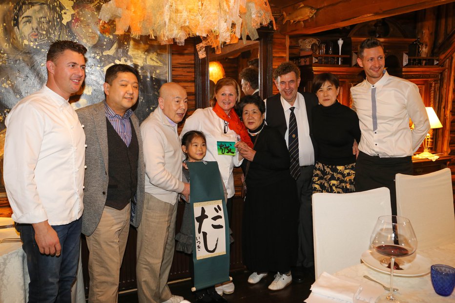 Fotografija: Kuharski mojster Hiroši išida je s sodelavci in gosti užival v šestih slovenskih restavracijah.