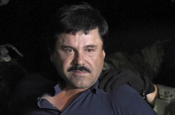 Fotografija: El Chapo ob aretaciji leta 2016 FOTO: AFP