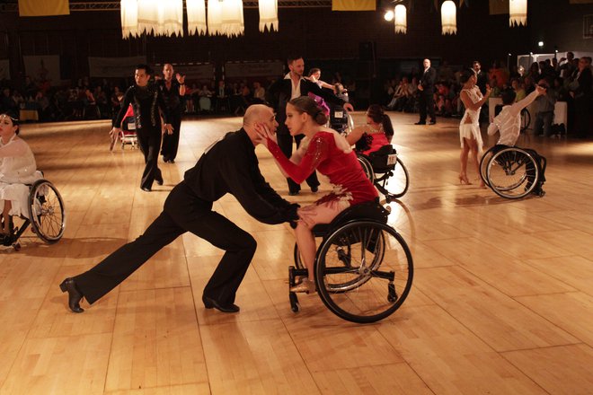 Da bi dosegla visoko zastavljene cilje, potrebuje nov športni plesni voziček.